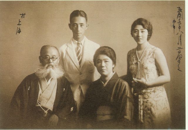 4-18、照片：梅屋莊吉一家在上海的合影.jpg