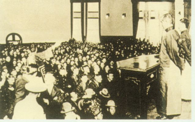 4-1、照片：孫中山在神戶高等女子學(xué)校發(fā)表關(guān)于“大亞洲主義”的演講.jpg