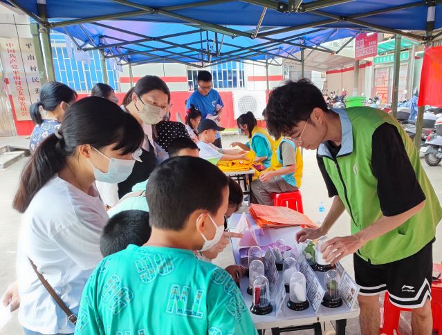 三鄉(xiāng)鎮(zhèn)開展“親子游園樂融融，大手小手齊禁毒“宣傳活動圖片2.jpg